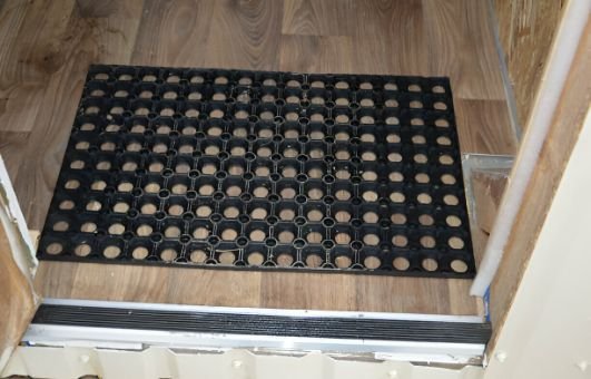Modern Design Hollow Mats